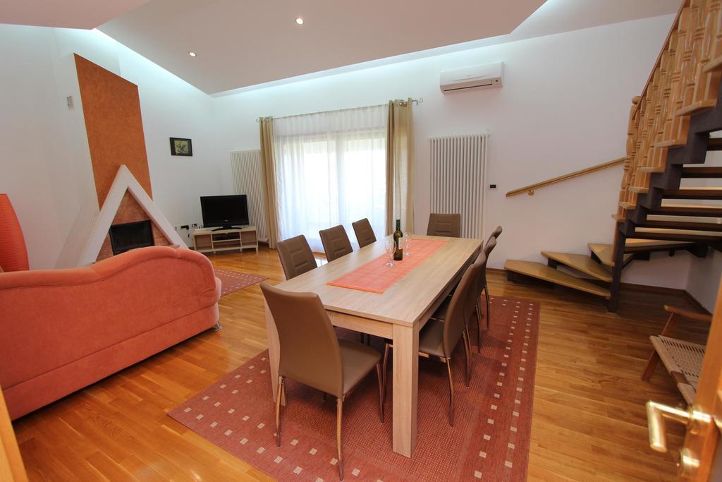 Apartment Villa Nera Pola Esterno foto