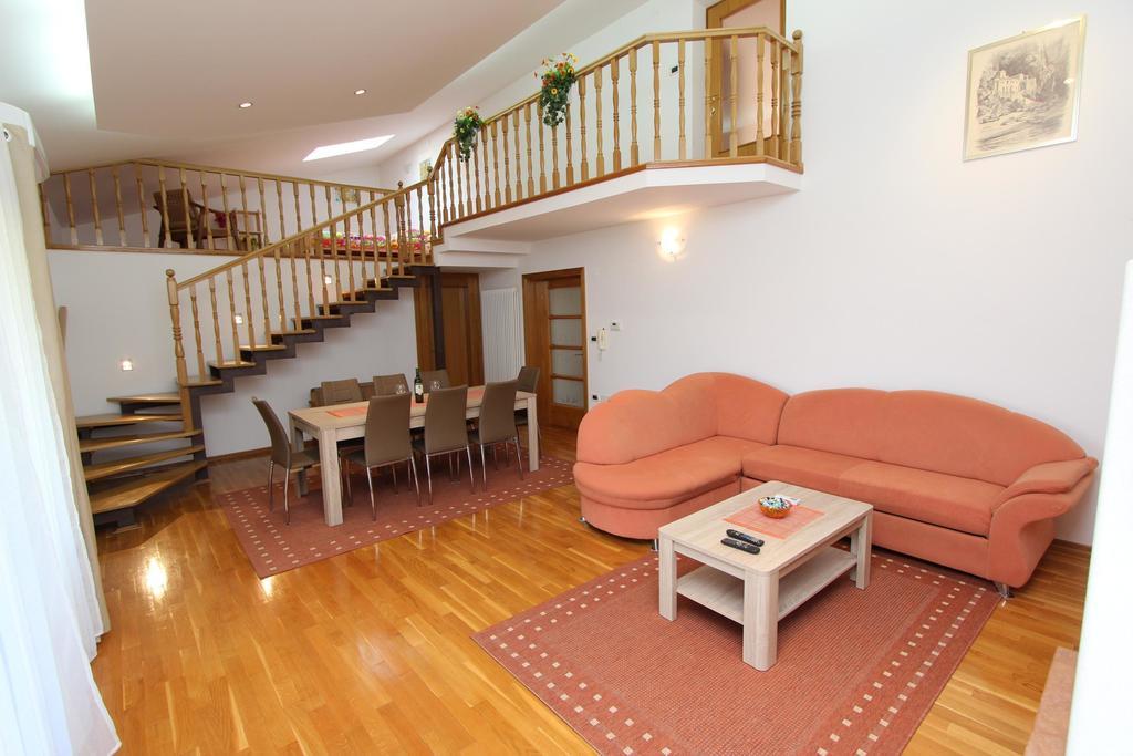 Apartment Villa Nera Pola Camera foto