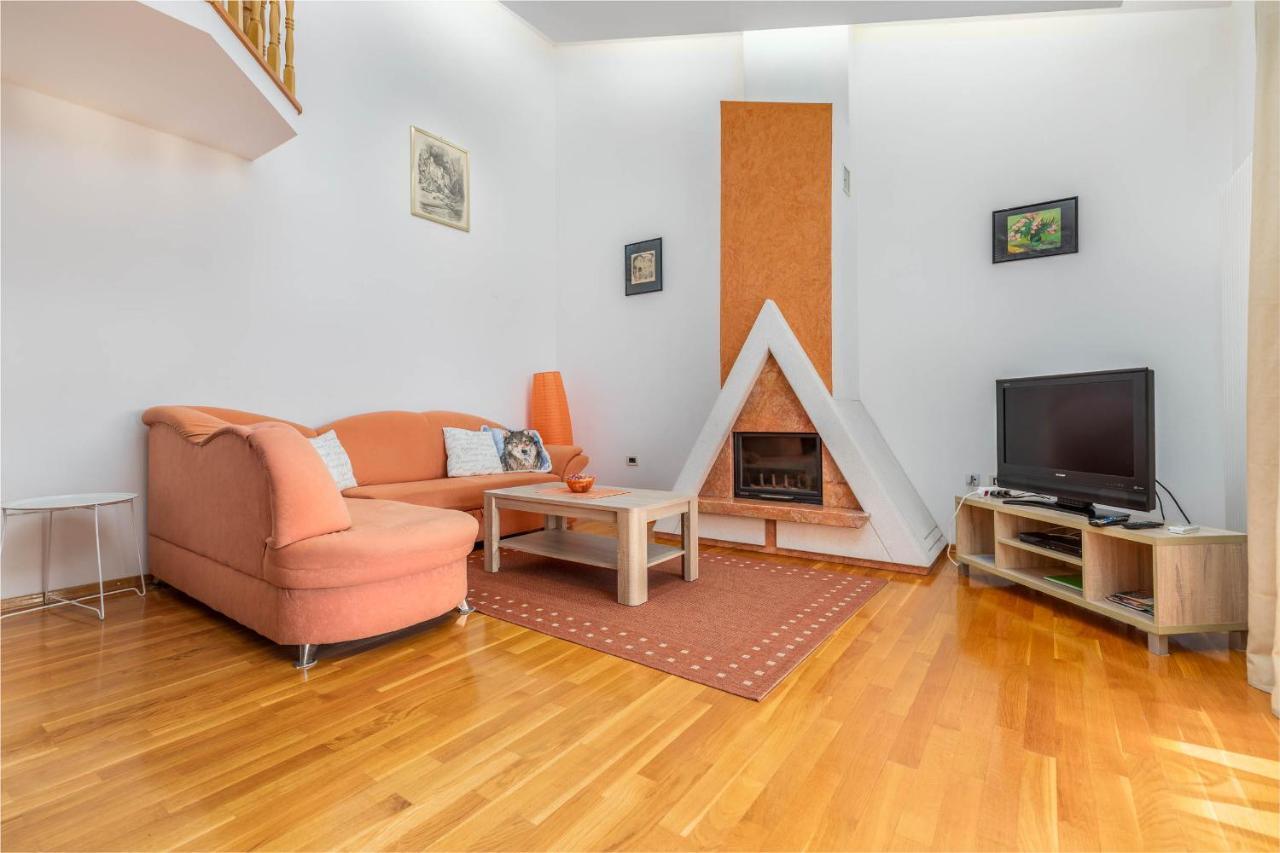 Apartment Villa Nera Pola Esterno foto