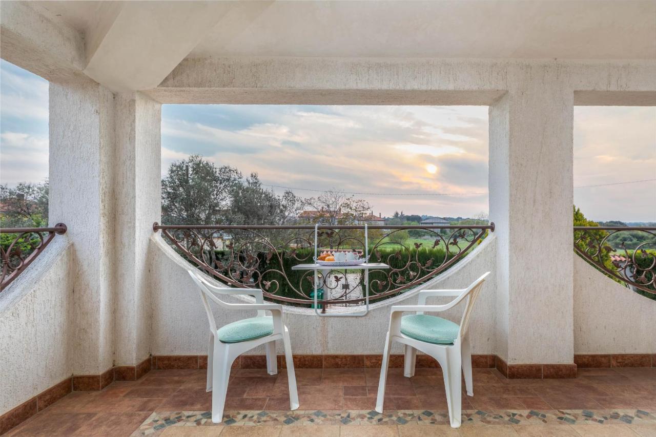 Apartment Villa Nera Pola Esterno foto